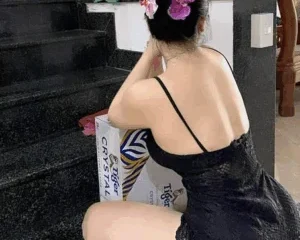 Rủ em trai uống bia, chị gái bất ngờ bị mò hến lúc nửa đêm